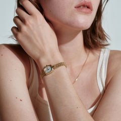 FIYTA Mini Cushion Women's Quartz Watch DL21011.GWG detail image (White Dial / Gold Strap)