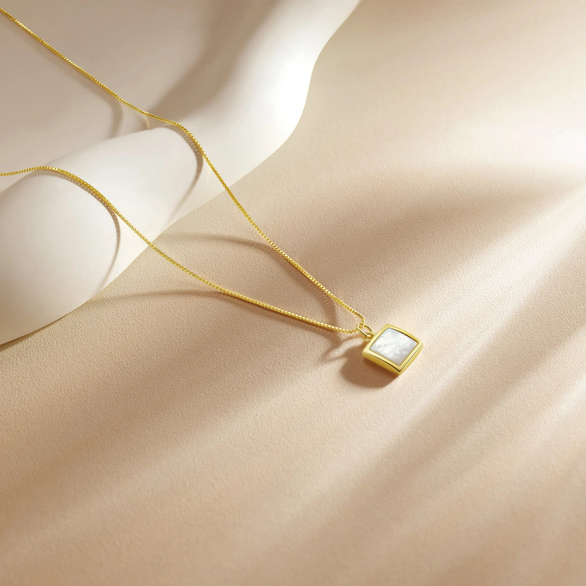 Mother-of-Pearl Necklace - FIYTA