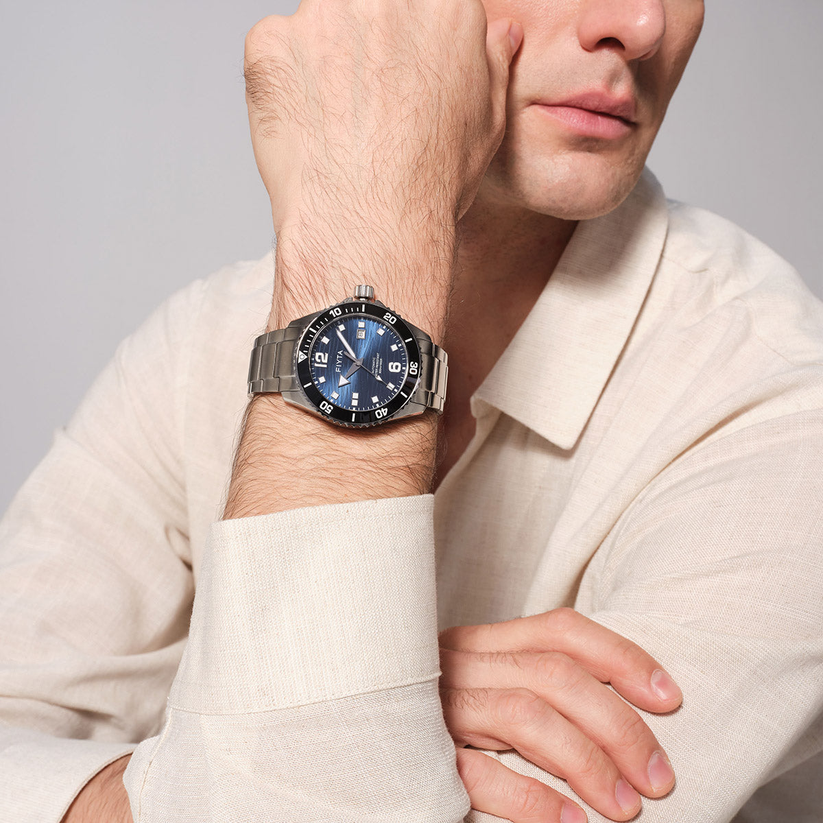 FIYTA Diver Gen 3 Men's Automatic Watch DGA33002.WLW wearing photo 1 (Navy Blue Dial / Silver Strap)