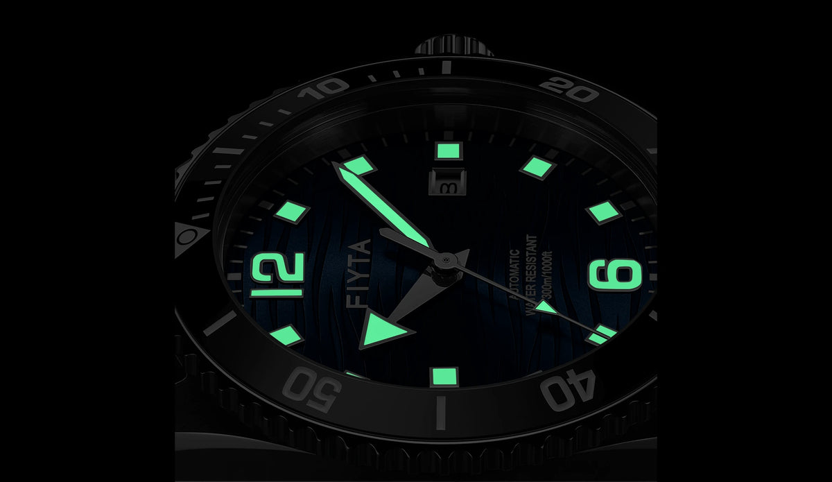 FIYTA Diver Gen 3 DGA33002.WLW Light After Dark (Navy Blue Dial / Silver Strap)