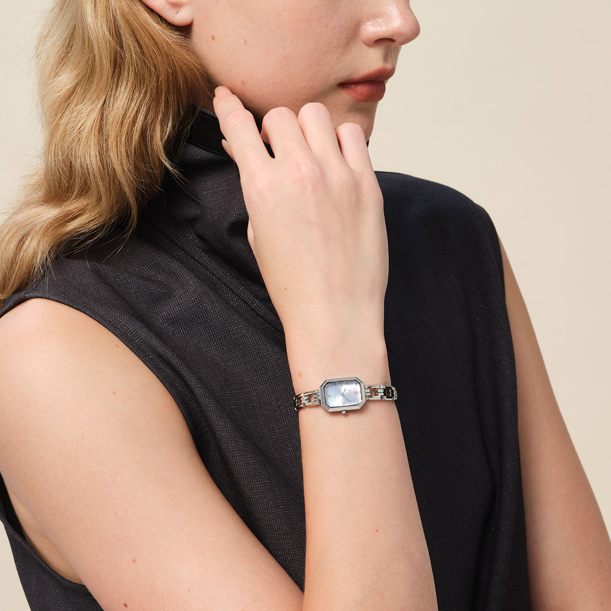 FIYTA Lilt Women’s Quartz Watch L865039.WLW wearing photo 1 (Aqua Blue Dial / Silver Strap)